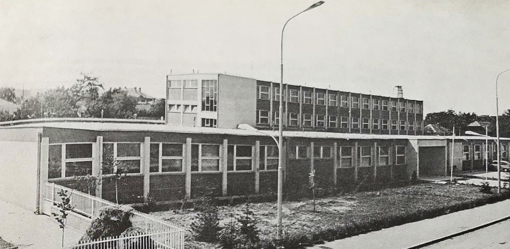 OŠ "Ljubica Radosavljević Nada" izgrađena 1972. godine